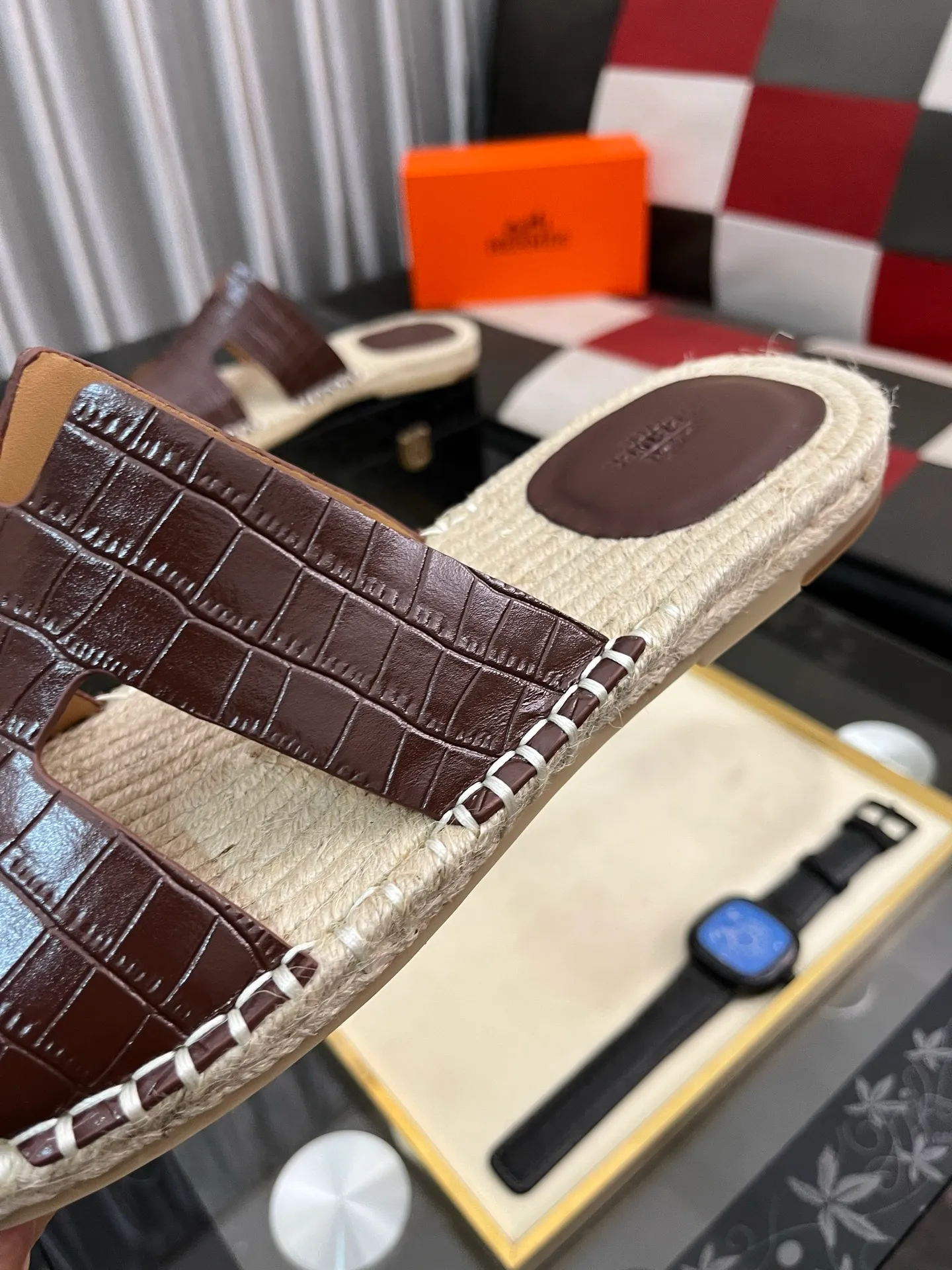 Men's shoes 💰340⌚️⌚️《HERMES》Hermes 💁♂️Men's casual slippers, compare the quality at the counter🧚🏿♂️ The upper layer has a stone pattern with clear texture, showing high-end, high-end, comfortable to wear and versatile. Purely hand-pulled, raw rubber breathable outsole, breathable and comfortable lambskin lining, 100% comfortable density, original rubber outsole wear-resistant code number 38-44. Can be customized 45-46-47